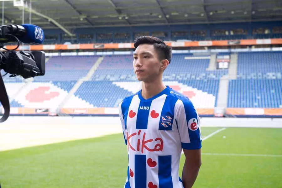  Đoàn Văn Hậu trong màu áo SC Heerenveen