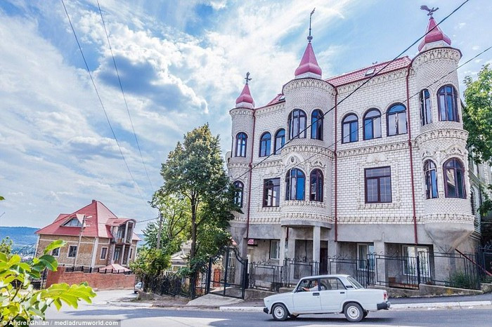 Choáng ngợp với thị trấn giàu có toàn cung điện (Ảnh:Dailymail) Choáng ngợp với thị trấn giàu có toàn cung điện (Ảnh:Dailymail)