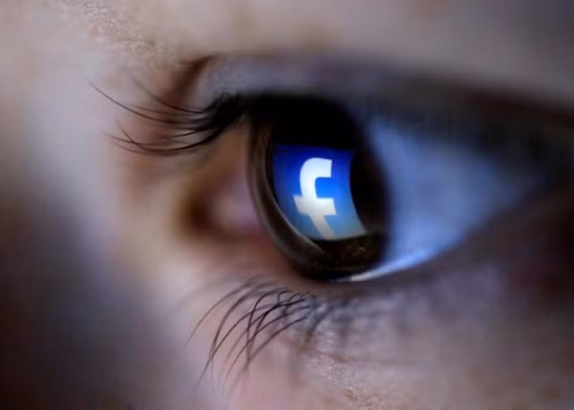  Facebook đang phát triển kính thông minh