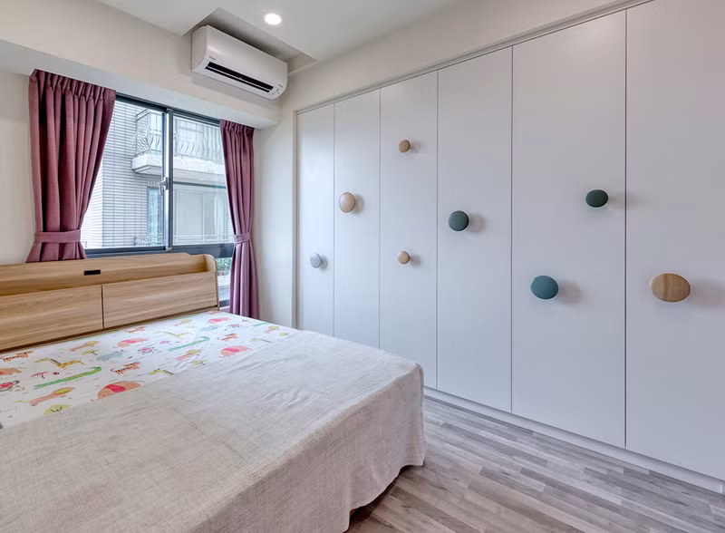  Khi bước vào phòng ngủ bạn sẽ bị choáng ngợp bởi cách phối hợp màu sắc tinh tế và khéo léo nơi đây.