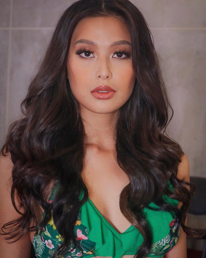 Mỹ nhân 9X từng dành nhiều thời gian và tâm huyết để đến vùng Sagada của Philippines để tham gia các hoạt động hỗ trợ những trẻ em có hoàn cảnh đặc biệt tại địa phương. Trong tương lai Michelle Dee mong muốn trở thành một phụ nữ được mọi người biết đến và yêu mến không phải bởi vẻ đẹp, học thức hay danh tiếng mà vì bản thân là cô gái có trái tim nhân hậu - ẢNH: INSTAGRAM NV Mỹ nhân 9X từng dành nhiều thời gian và tâm huyết để đến vùng Sagada của Philippines để tham gia các hoạt động hỗ trợ những trẻ em có hoàn cảnh đặc biệt tại địa phương. Trong tương lai Michelle Dee mong muốn trở thành một phụ nữ được mọi người biết đến và yêu mến không phải bởi vẻ đẹp, học thức hay danh tiếng mà vì bản thân là cô gái có trái tim nhân hậu - ẢNH: INSTAGRAM NV