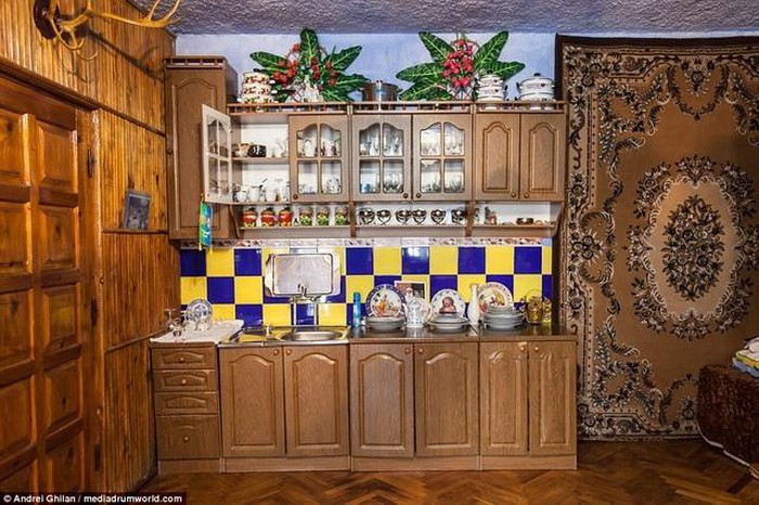 Căn bếp của người Di-gan. (Ảnh: Dailymail) Căn bếp của người Di-gan. (Ảnh: Dailymail)