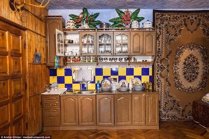 Căn bếp của người Di-gan. (Ảnh: Dailymail)