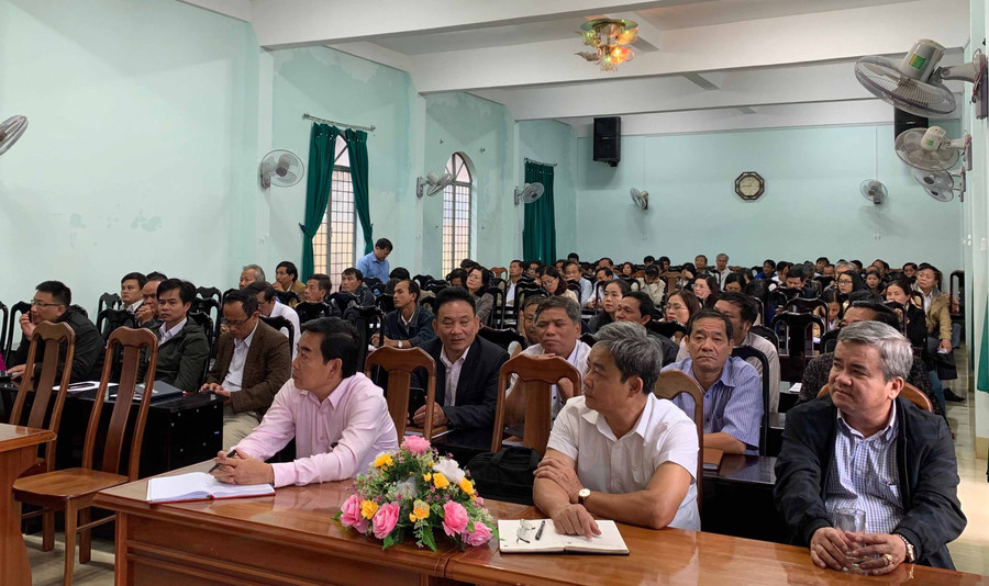 Đại biểu đại diện cho cấp ủy các tổ chức cơ sở Đảng trực thuộc tham dự lễ khai trương trang thông tin điện tử. Ảnh Phương Linh