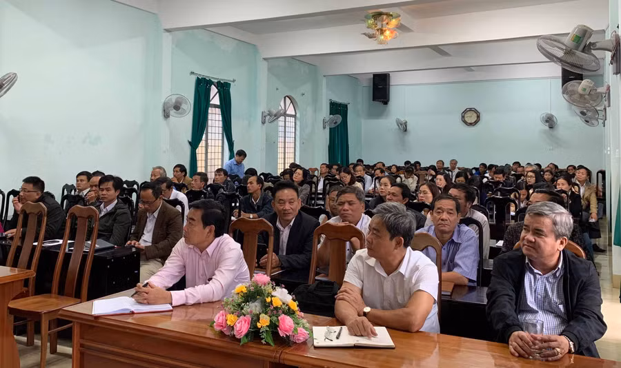 Đại biểu đại diện cho cấp ủy các tổ chức cơ sở Đảng trực thuộc tham dự lễ khai trương trang thông tin điện tử. Ảnh Phương Linh