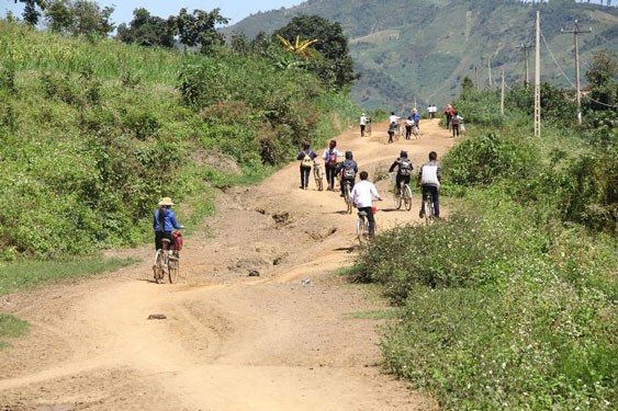 Con đường lên “cổng trời” Ea Rớt Con đường lên “cổng trời” Ea Rớt