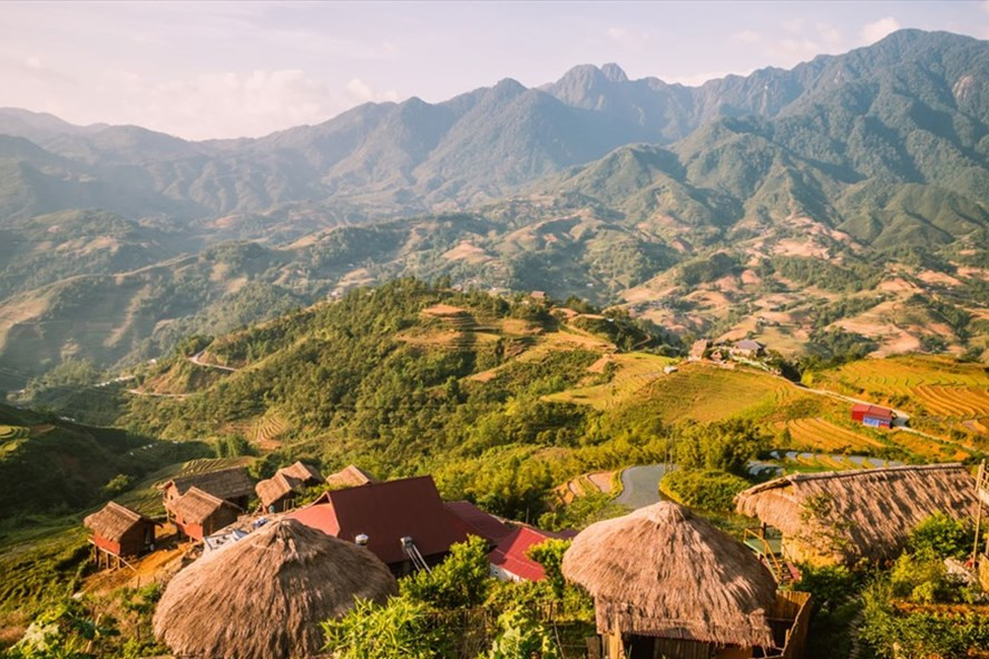 Ủy ban Thường vụ Quốc hội thông qua việc thành lập thị xã Sa Pa. Ảnh VietnamJouney