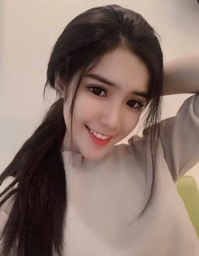  Trong phong cách nào, Đoan Nghi cũng chứng tỏ sức hấp dẫn khó cưỡng.