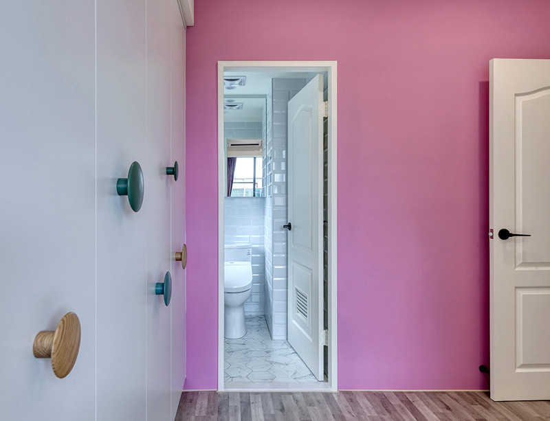  Tay nắm cửa tủ quần áo được trang trí móc tròn bằng gỗ. Thiết kế chuyên nghiệp được sử dụng để làm đẹp khu vực tủ lưu trữ.