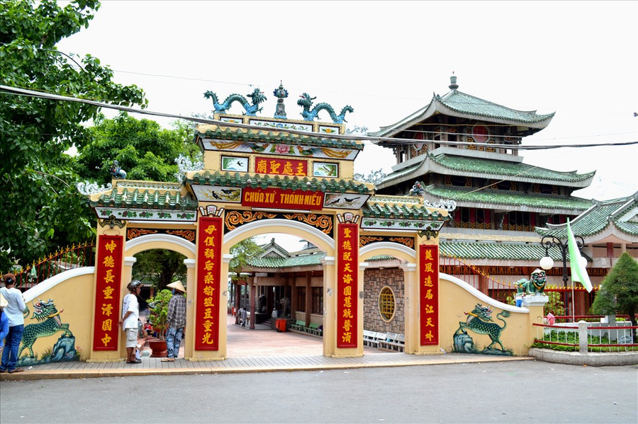  Miếu Bà Chúa Xứ Núi Sam. Ảnh: Lục Tùng