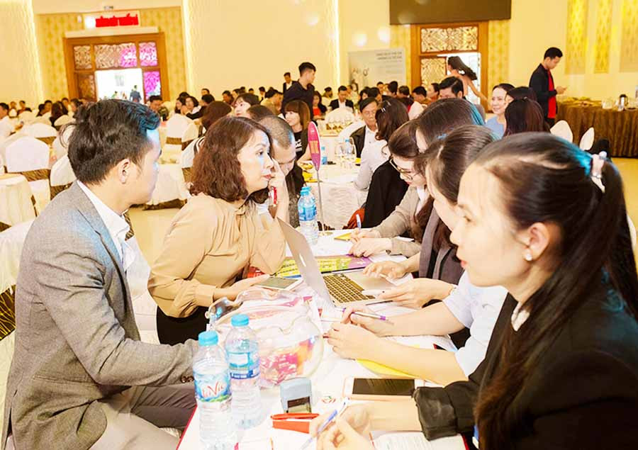 Có thể nói, SH Land là sự giao thoa của quy hoạch kiến trúc hiện đại và nét văn hóa truyền thống, giữa sắc vàng đô thị phồn vinh cùng mảng xanh của rừng núi đại ngàn. SH Land được đánh giá là sự kết hợp hoàn hảo cho bộ ba giá trị: Tích lũy tài sản – Đầu tư sinh lời – An cư lạc nghiệp. Có thể nói, SH Land là sự giao thoa của quy hoạch kiến trúc hiện đại và nét văn hóa truyền thống, giữa sắc vàng đô thị phồn vinh cùng mảng xanh của rừng núi đại ngàn. SH Land được đánh giá là sự kết hợp hoàn hảo cho bộ ba giá trị: Tích lũy tài sản – Đầu tư sinh lời – An cư lạc nghiệp.