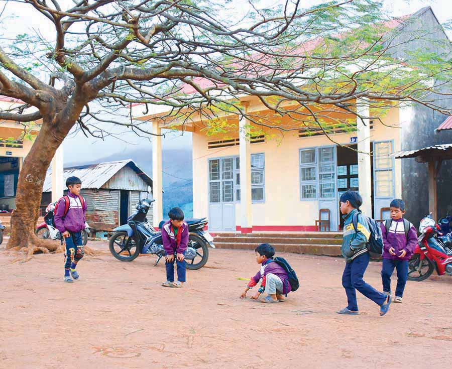  Học sinh vui chơi ở điểm trường làng Pờ Yầu (xã Lơ Pang, huyện Mang Yang). Ảnh: Minh Triều