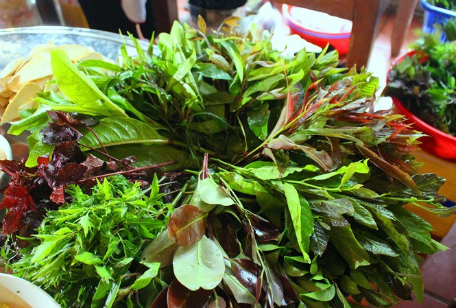 Món gỏi lá có gần 60 loại lá  Món gỏi lá có gần 60 loại lá