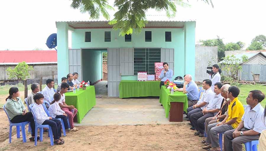 Bí thư Tỉnh ủy Dương Văn Trang phát biểu tại buổi lễ trao nhà. Ảnh Ngọc Minh