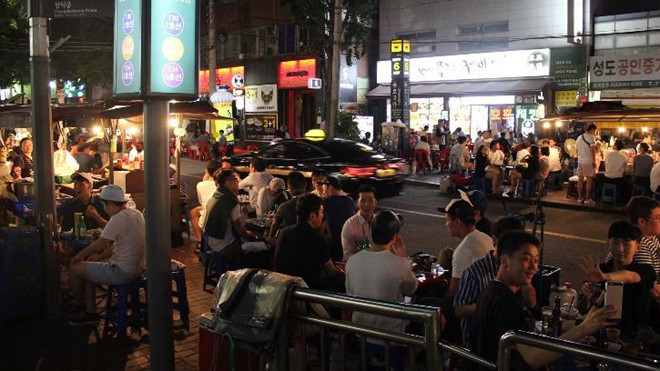 Thưởng thức ẩm thực cũng là một hình thức trải nghiệm văn hóa Thưởng thức ẩm thực cũng là một hình thức trải nghiệm văn hóa