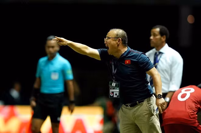 Theo báo giới Hàn Quốc, HLV Park Hang-seo bị VFF 