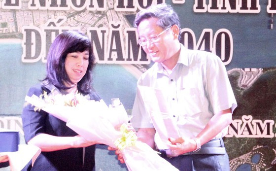 Trao quyết định điều chỉnh tổng thể quy hoạch chung xây dựng KKT Nhơn Hội, tỉnh Bình Định đến năm 2040 Trao quyết định điều chỉnh tổng thể quy hoạch chung xây dựng KKT Nhơn Hội, tỉnh Bình Định đến năm 2040