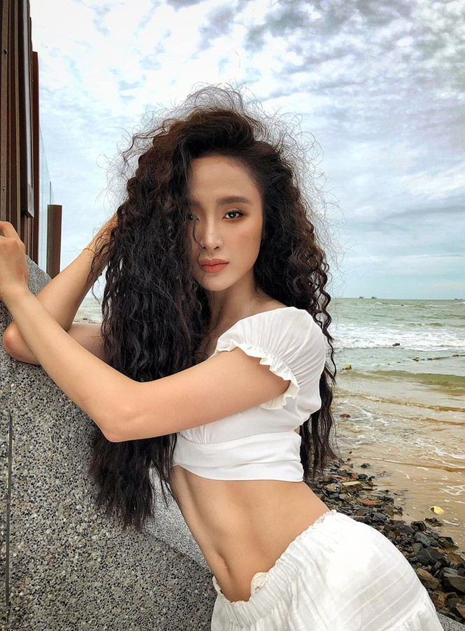 Đặc biệt, vòng eo săn chắc của “bà mẹ nhí” khiến nhiều người tỏ ra ngưỡng mộ. 