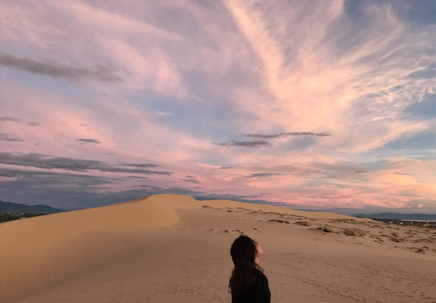 Tới đây, ta có thể thả hồn vào mênh mang trời đất, tạm quên đi cuộc sống ngột ngạt chốn thị thành. Tới đây, ta có thể thả hồn vào mênh mang trời đất, tạm quên đi cuộc sống ngột ngạt chốn thị thành.