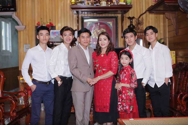 Bức ảnh gia đình đang nhận được "bão like" từ dân mạng. Bức ảnh gia đình đang nhận được