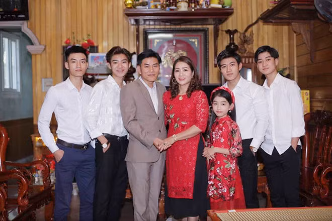 Bức ảnh gia đình đang nhận được 