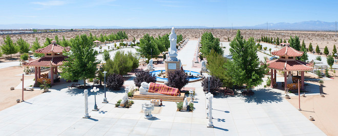 Năm 2019, thiền viện Chân Nguyên đã được xác lập kỷ lục người Việt toàn cầu với danh hiệu “Thiền viện Chân Nguyên, Hoa Kỳ - Ngôi chùa Việt Nam lớn nhất xây dựng trên sa mạc”.