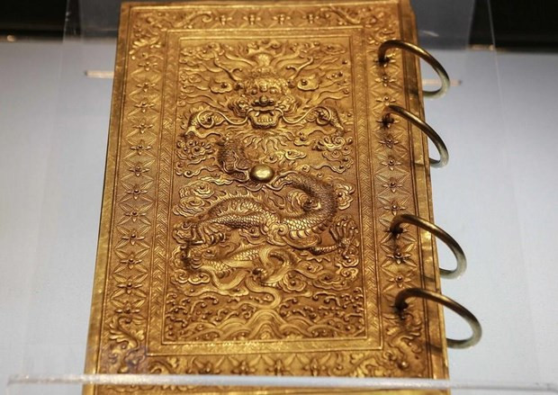  Kim sách bạc mạ vàng, niên hiệu Bảo Đại thứ 9 (1934). (Ảnh: Hà My/TTXVN phát)
