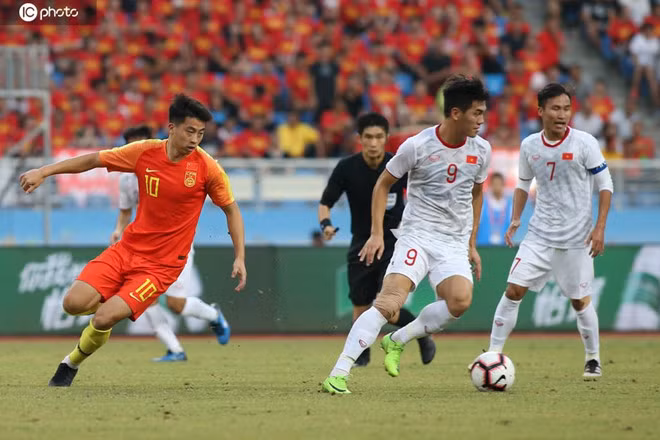  U22 Việt Nam nhận được nhiều lời khen ngợi từ truyền thông Trung Quốc sau trận thắng 2-0 trước thầy trò HLV Guus Hiddink. Ảnh: Ppsports.