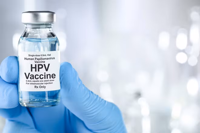 Nữ giới trong độ tuổi 9 - 26 nên chích ngừa HPV để phòng ngừa ung thư cổ tử cung. Ảnh: shutterstock