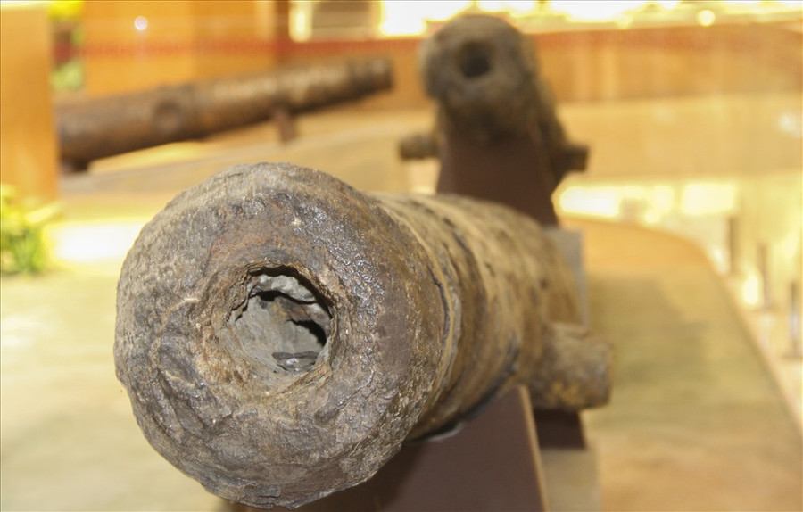 Súng thần công tìm thấy ở đầm Thị Nại – căn cứ thủy binh thời Tây Sơn. 