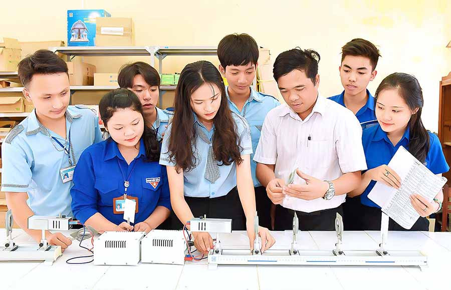 Thầy và trò Trường THPT Chu Văn An (huyện Krông Pa) trong một tiết học. Ảnh: Đ.T