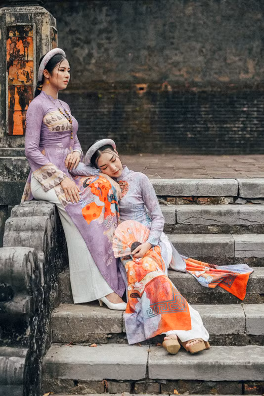 Đầu năm 2019 Ngọc Hân tìm hiểu sâu về Nhã nhạc cung đình Huế, một trong những di sản phi vật thể của Việt Nam được UNESCO công nhận và được sự tư vấn của hoạ sĩ Phạm Trinh, cô đưa những bức tranh của hoạ sĩ nổi tiếng người Huế này lên tà áo dài.