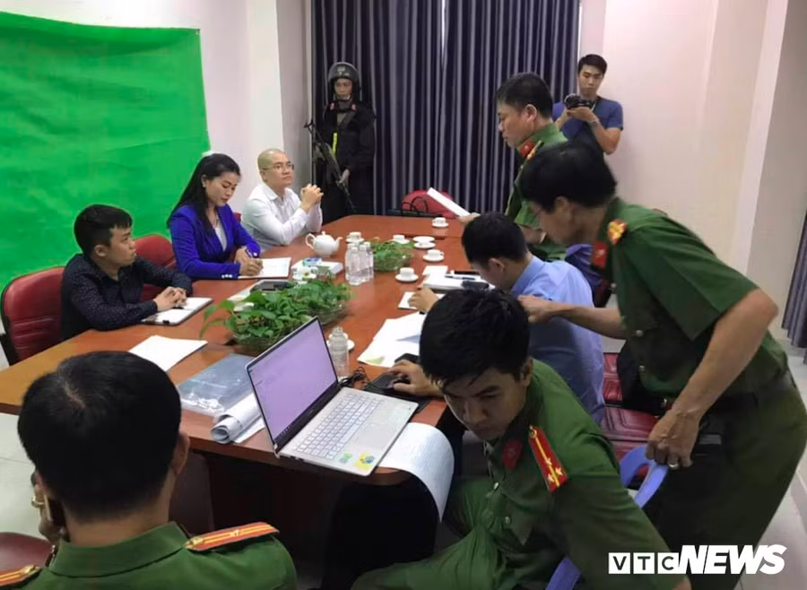 Công an làm việc với Nguyễn Thái Luyện – Chủ tịch HĐQT của Alibaba và Nguyễn Thái Lĩnh – Tổng giám đốc công ty.