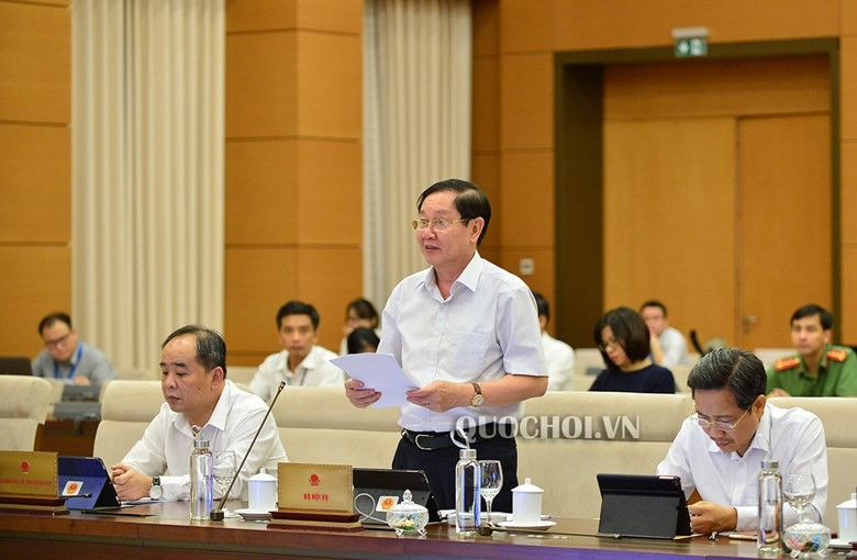 Bộ trưởng Bộ Nội vụ Lê Vĩnh Tân phát biểu. Ảnh Quochoi.vn