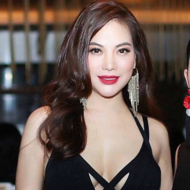 Trương Ngọc Ánh có gu thời trang táo bạo hơn nhiều so với thời điểm trước khi kết hôn cách đây 12 năm. 