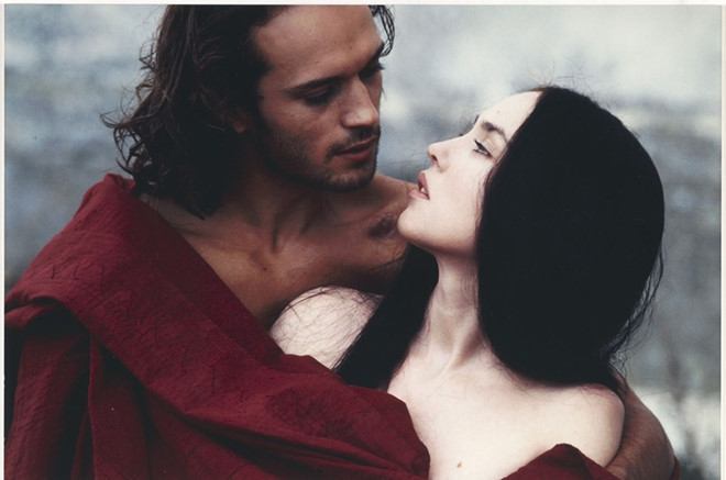  Margot và người tình La Mole trong bộ phim Pháp cùng tên với 2 diễn viên nổi tiếng Isabelle Adjani và Vincent Perez. Adjani đã giành giải Cannes và Cesar cho vai diễn này. Nguồn: mfah.org.