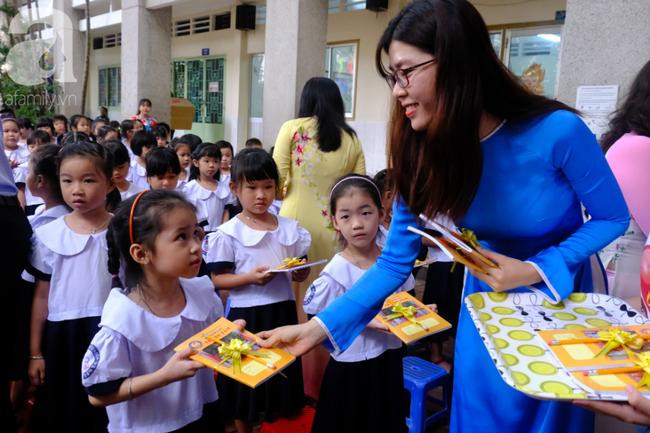  5 bé sinh năm là một phần trong tổng số 108 học sinh lớp 1 của trường tiểu học Lê Văn Tám trong năm học 2019-2020.
