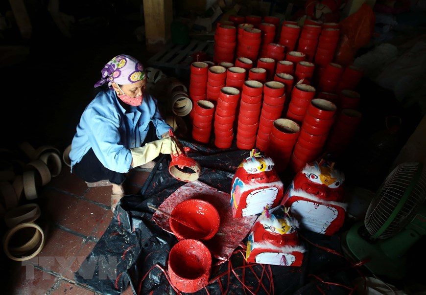 Sản xuất trống để cung ứng ra thị trường.