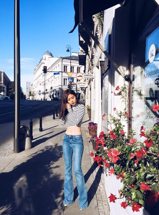  Á hậu Diễm Trang khoe vòng eo con kiến gợi cảm cách đây 4 năm khiến fans xuýt xoa.