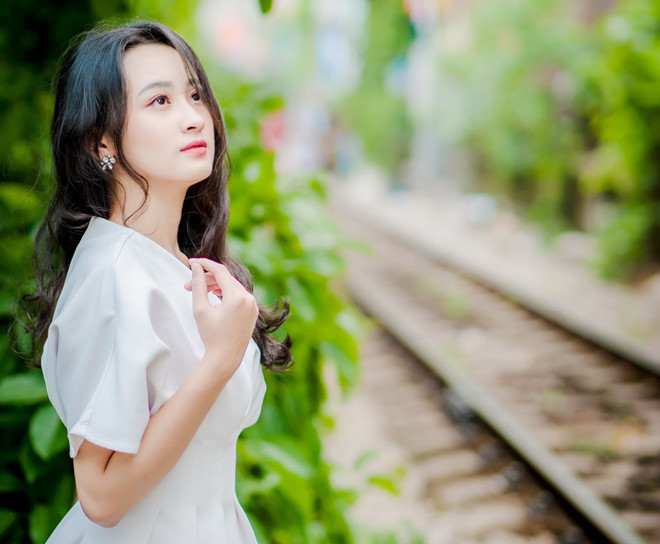 Cô gái có mong muốn được đi du học trong thời gian tới. Ảnh: NVCC.