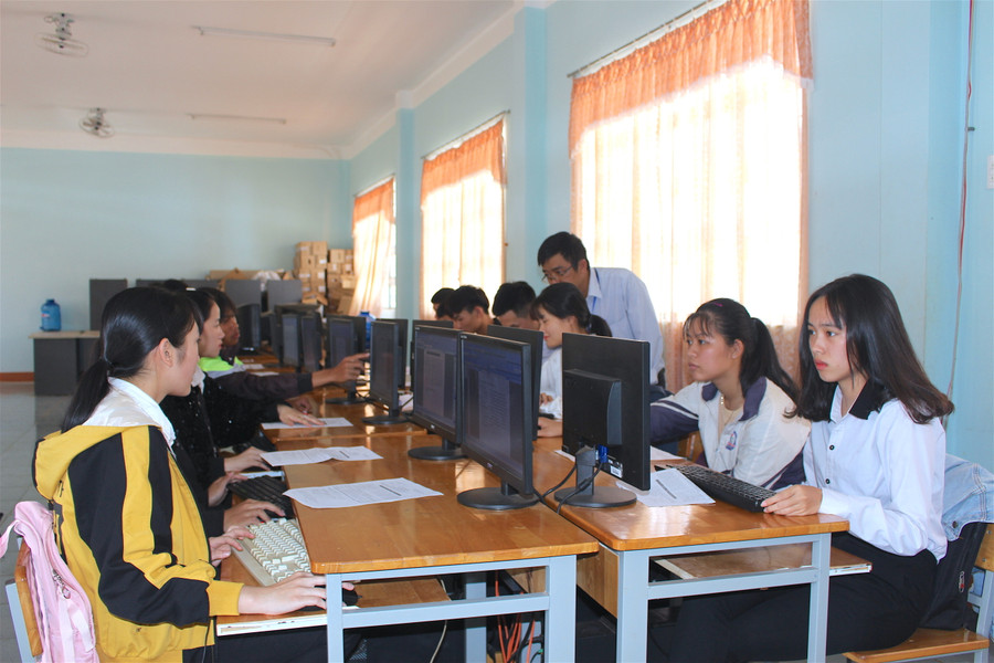 Dạy nghề trong trường học góp phần hướng nghiệp cho học sinh. Ảnh: M.T