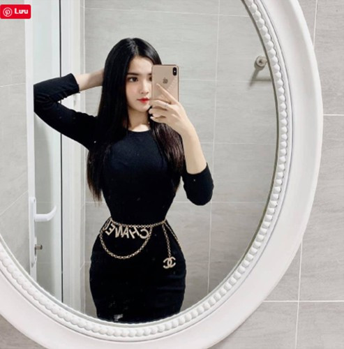  Trên trang cá nhân, Đoan Nghi đăng tải những hình ảnh về cuộc sống thường ngày và không thiếu loạt ảnh 