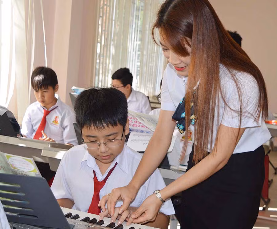 Hình thức tổ chức dạy học đảm bảo chuẩn kiến thức kỹ năng, sát với từng đối tượng học sinh và thực tiễn đơn vị. Ảnh: Trần Dung