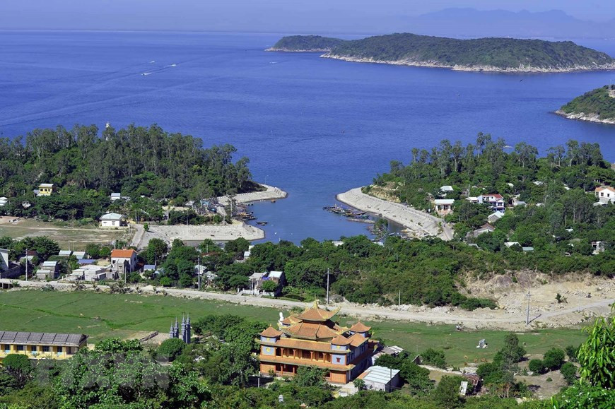  Quang cảnh khu âu thuyền, chùa Hải Tạng tại Cù lao Chàm (xã đảo Tân Hiệp, thành phố Hội An, tỉnh Quảng Nam) nhìn từ trên cao.