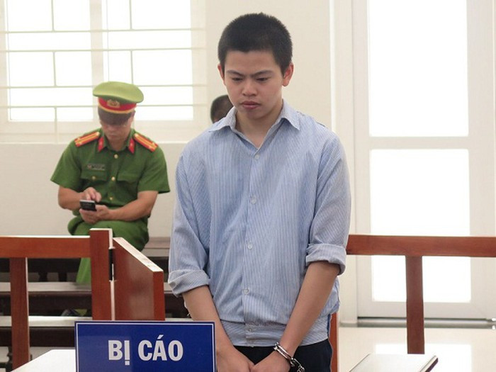 Nghịch tử Đỗ Trọng Nhân bị đưa ra xét xử tại phiên tòa. Nghịch tử Đỗ Trọng Nhân bị đưa ra xét xử tại phiên tòa.