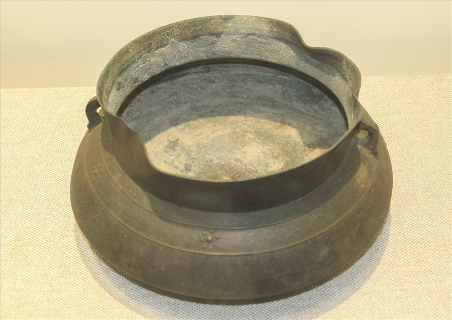 Nồi đồng được tìm thấy trong vườn nhà Tây Sơn, trong đợt khai quật nền móng năm 1977