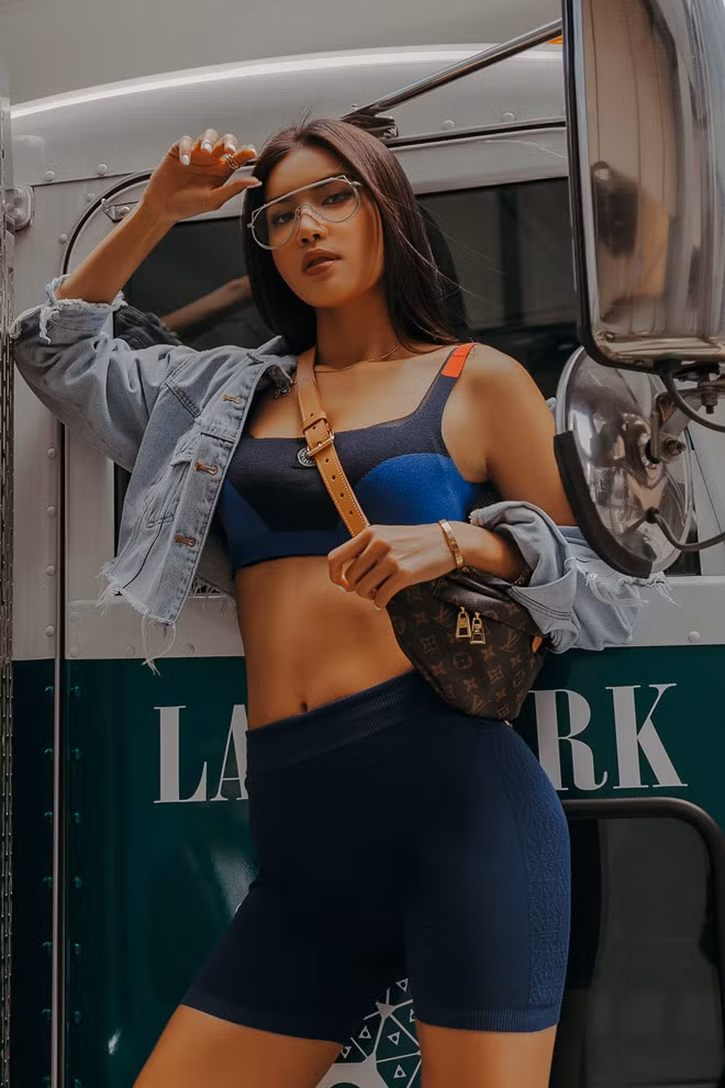 Nữ người mẫu khoe vòng eo thon gọn- Ảnh: NVCC