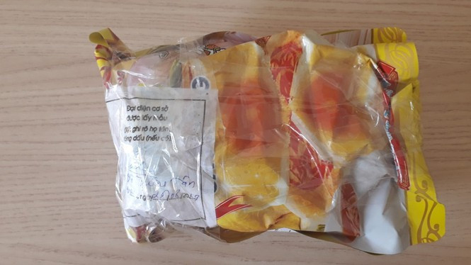 Mẫu bánh pía sầu riêng được BQL đưa đi xét nghiệm. Mẫu bánh pía sầu riêng được BQL đưa đi xét nghiệm.