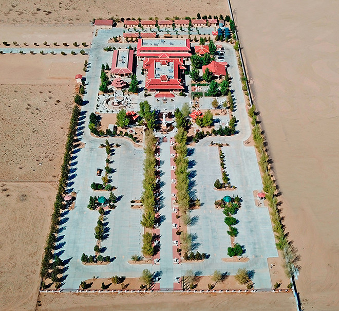  Thiền viện Chân Nguyên được Thượng tọa Thích Đăng Pháp thành lập vào năm 2005, xây dựng trên diện tích 25 hecta.