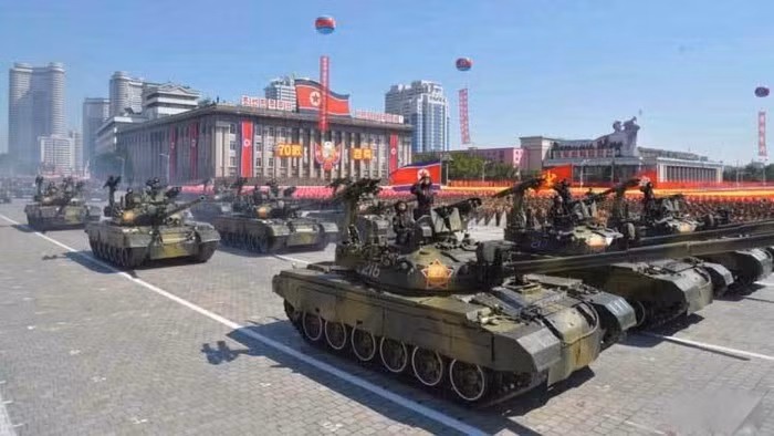 Tiến sĩ Leonid Ivashov, chủ tịch Viện hàn lâm các vấn đề địa chính trị của Nga cho biết, quân đội Triều Tiên không thể được gọi là mạnh nhất về thiết bị kỹ thuật quân sự và chắc chắn là thua kém so với láng giềng Trung Quốc, Nhật Bản và và Hàn Quốc; nhưng đó hoàn toàn là lý thuyết.